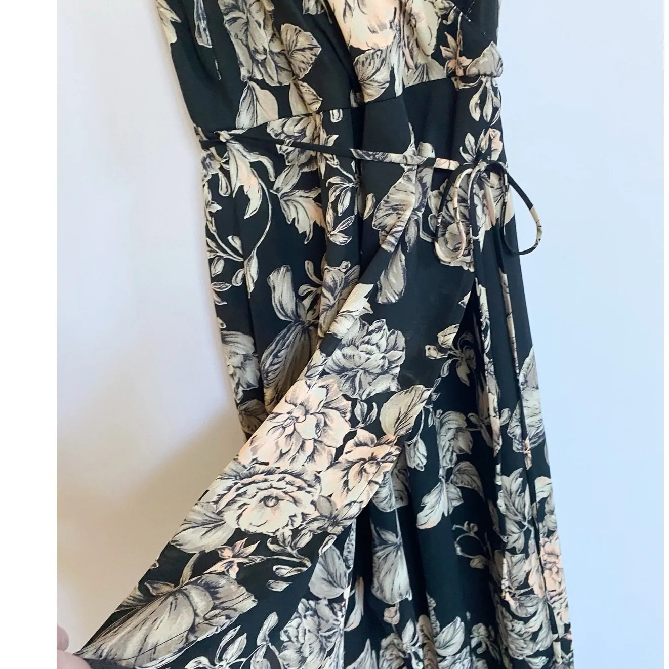 ASTR The‎ Label Faux Wrap Floral Print Tie Waist Midi Dress XS - Image 7
