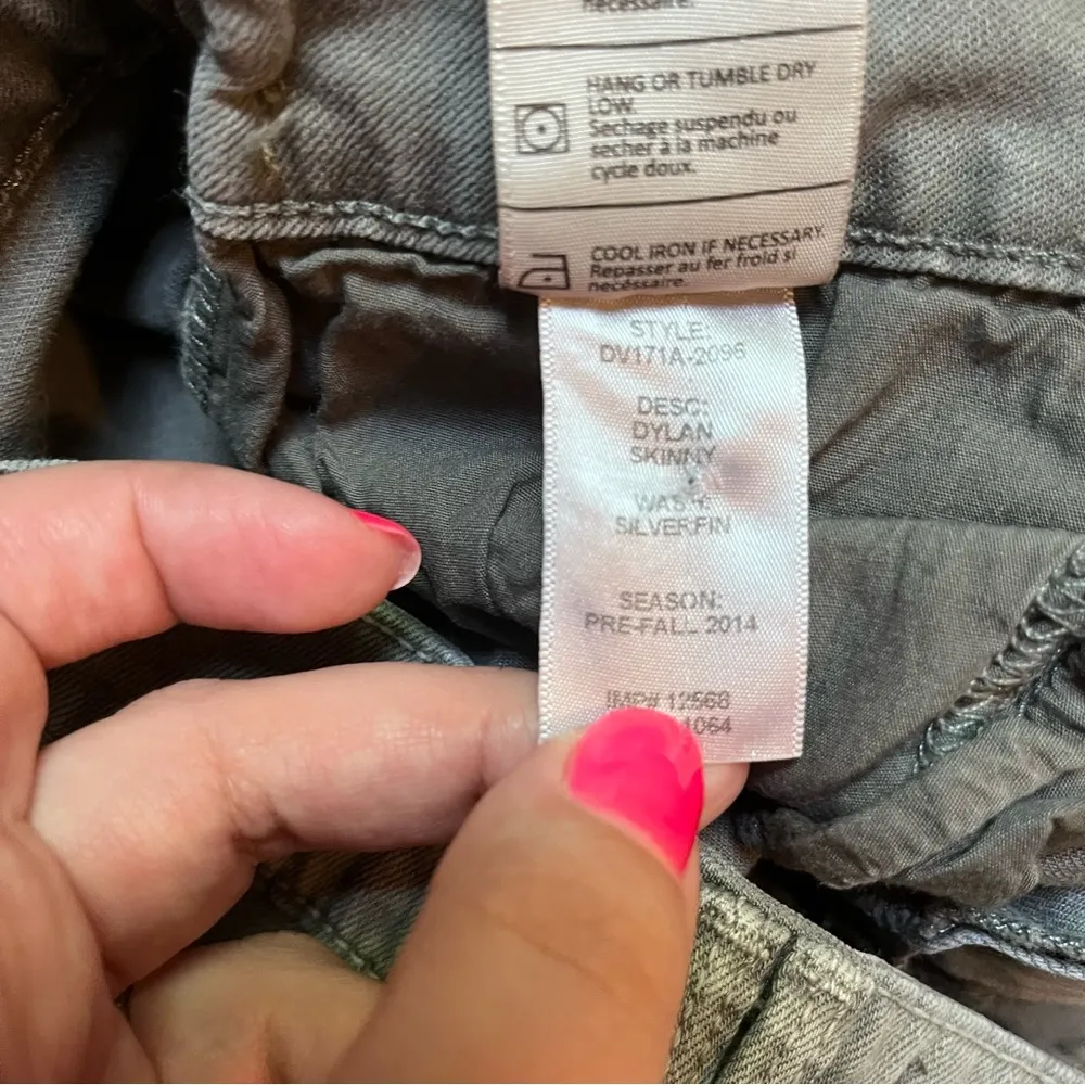 Vince Dylan waxed tuxedo stripe light gray skinny jeans size 27 - Image 9