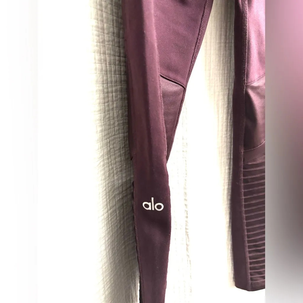 Alo moto leggings in maroon sz s - Image 3