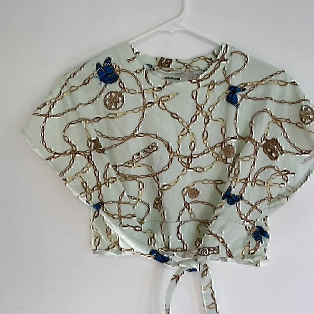 GUESS Dolly Bow Tee / All Over Print T-Shirt Chain Butterfly Tie Knot Crop Top - Image 3