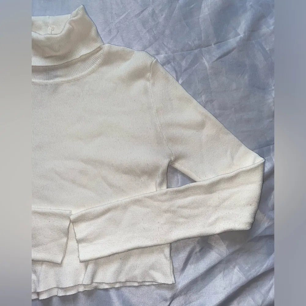 basic white ribbed cropped turtleneck sweater - Image 3