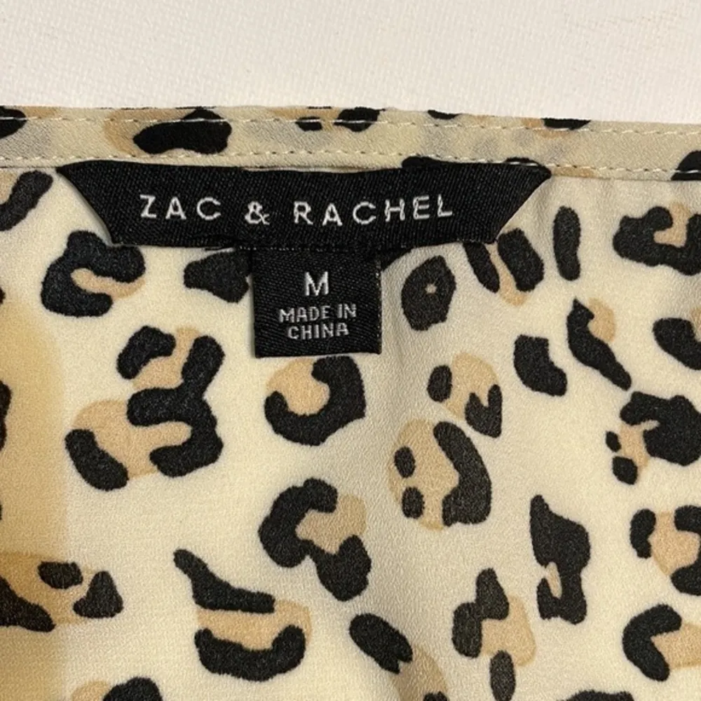 Zac & Rachel blouse animal print long sleeve blouse V Neck leopard Top Sz M Tan Size M - Image 2