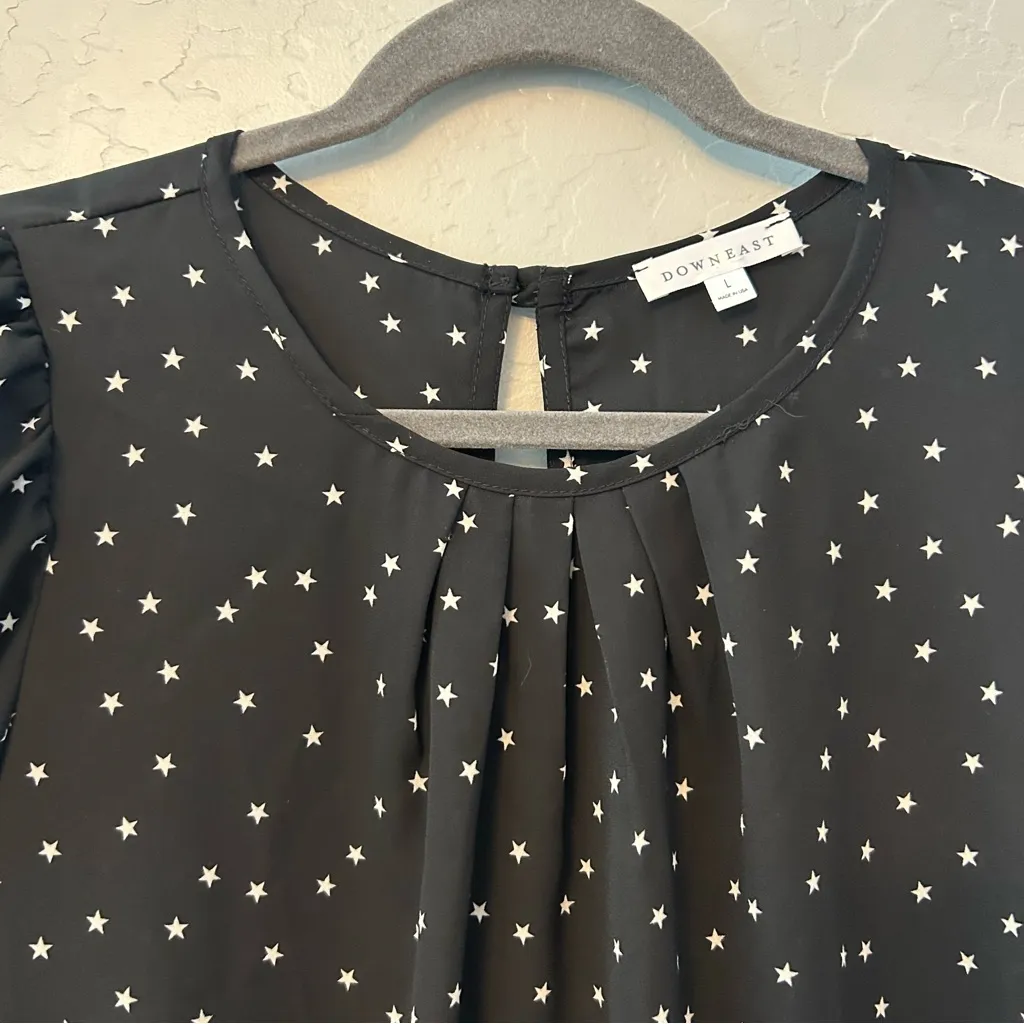 ⭐️Downeast black with white stars print pleated puff sleeve blouse size large - Image 3