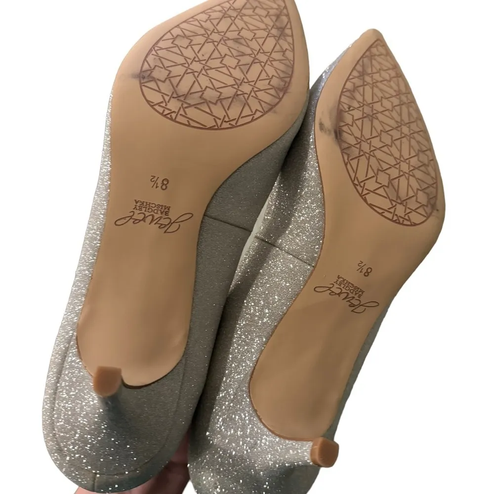 Jewel Badgley Mischka Women's Royalty Shoes, size 8.5 Silver - Image 3