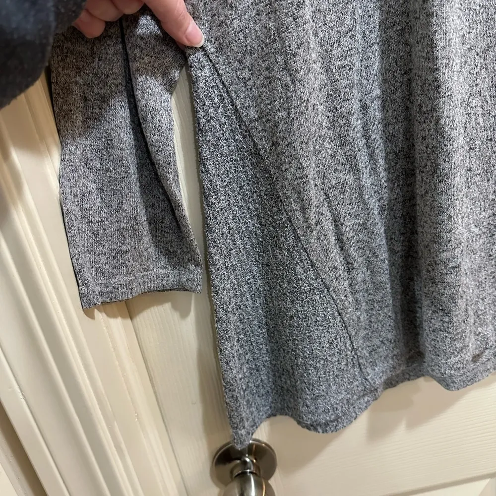 Lane Bryant long sleeve v-neck swing shirt light heather gray size 22/24 - Image 6