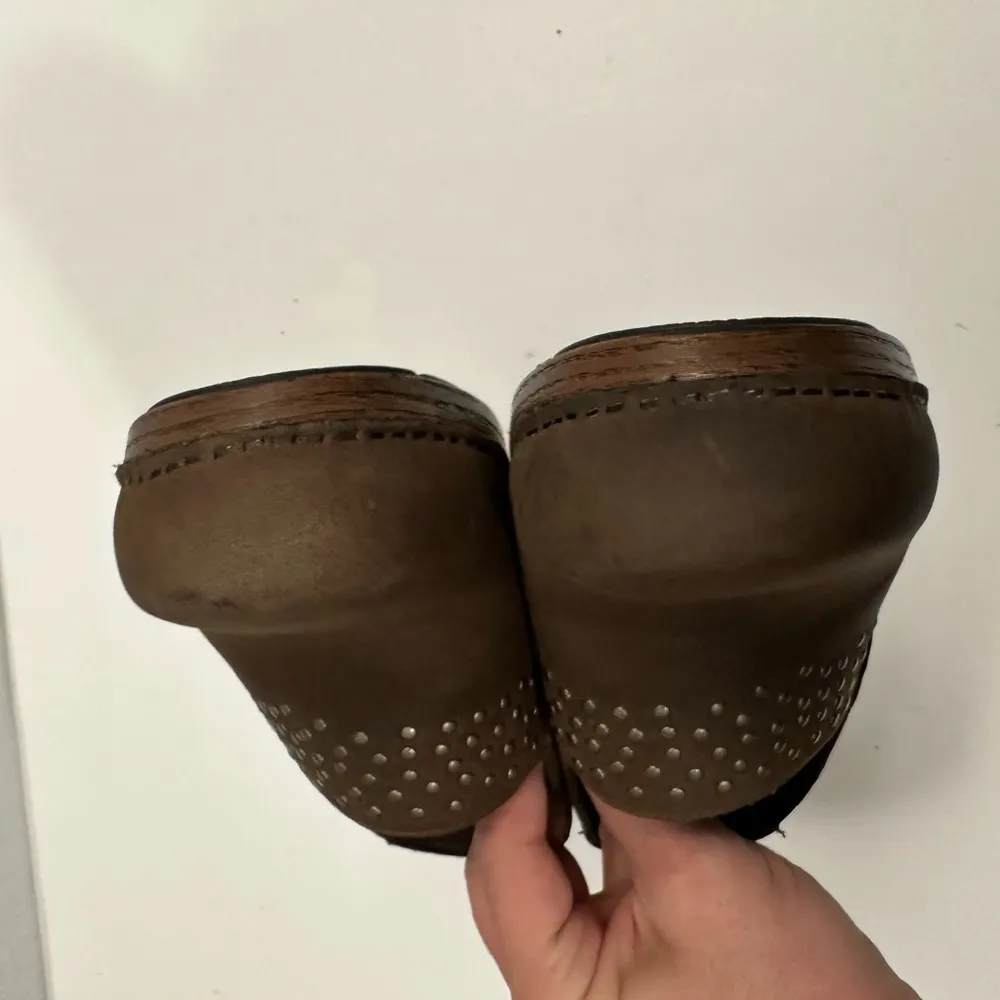 Dansko Women’s Mavis Milled Nubuck Studded Slip On Clog Size EU 37 - US 6.5/7.0 - Image 5