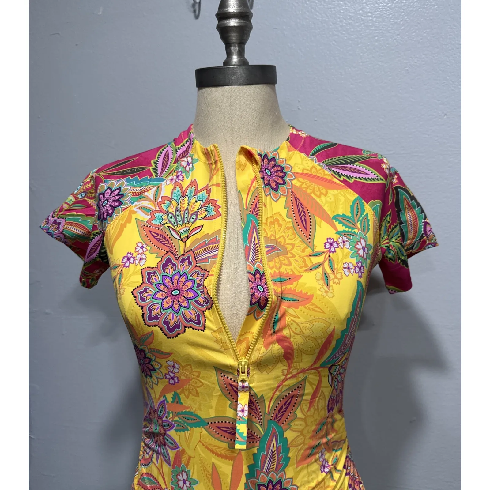 Johnny Was JWLA Sunshine and Flamingo Drawstring Surf Swim Shirt XS Yellow - Image 3