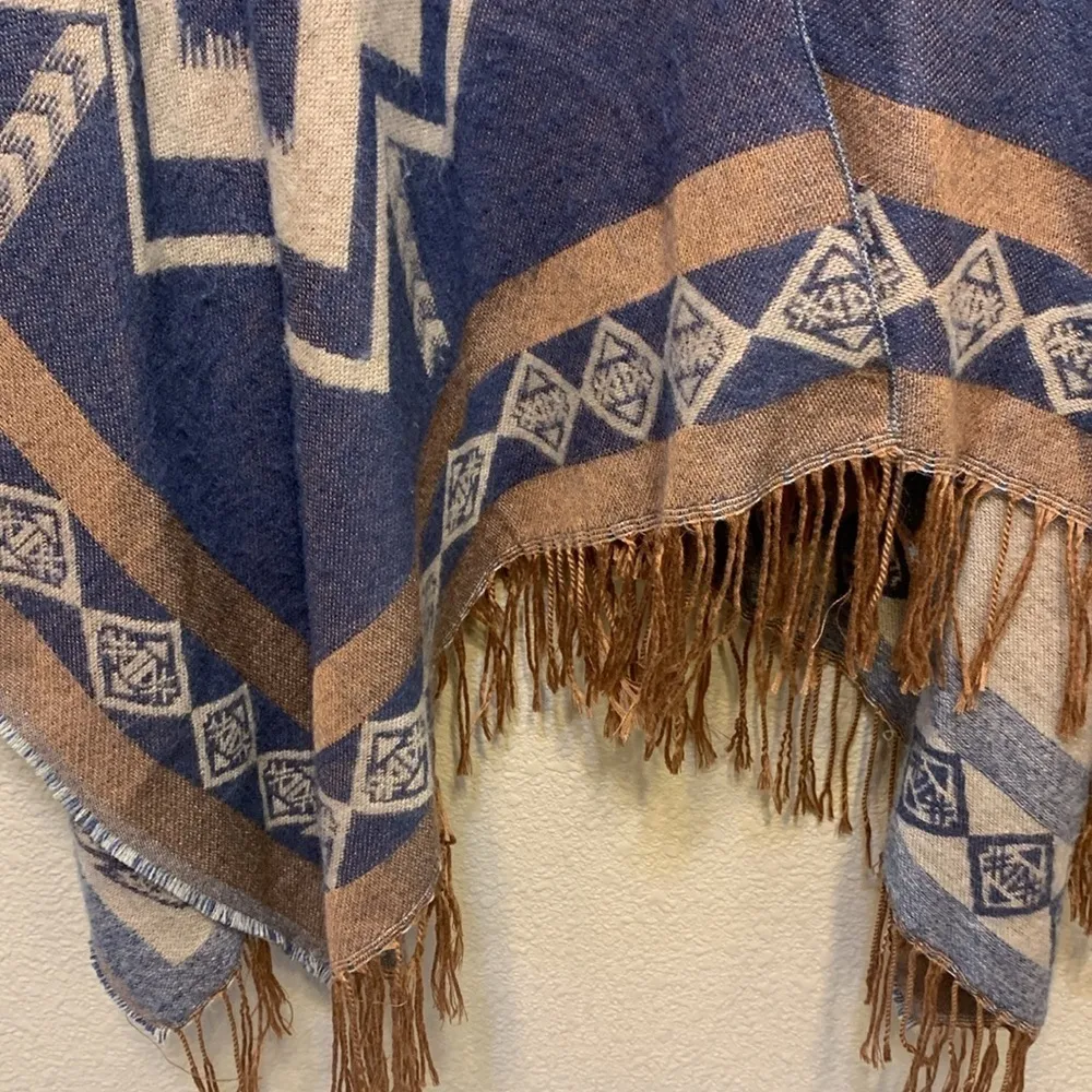 Mudd blue and tan Aztec shawl one size western cowgirlcore cowgirl * shedding - Image 3