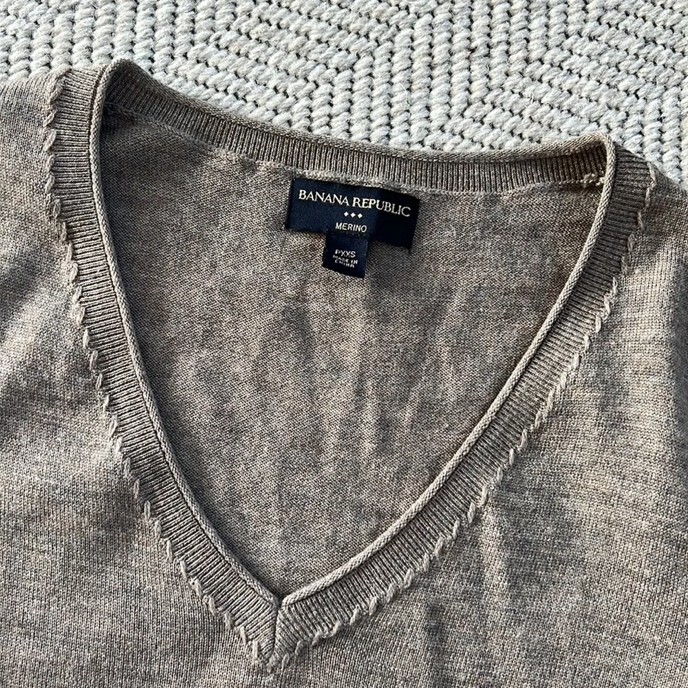 Banana Republic Merino wool sweater - Image 2