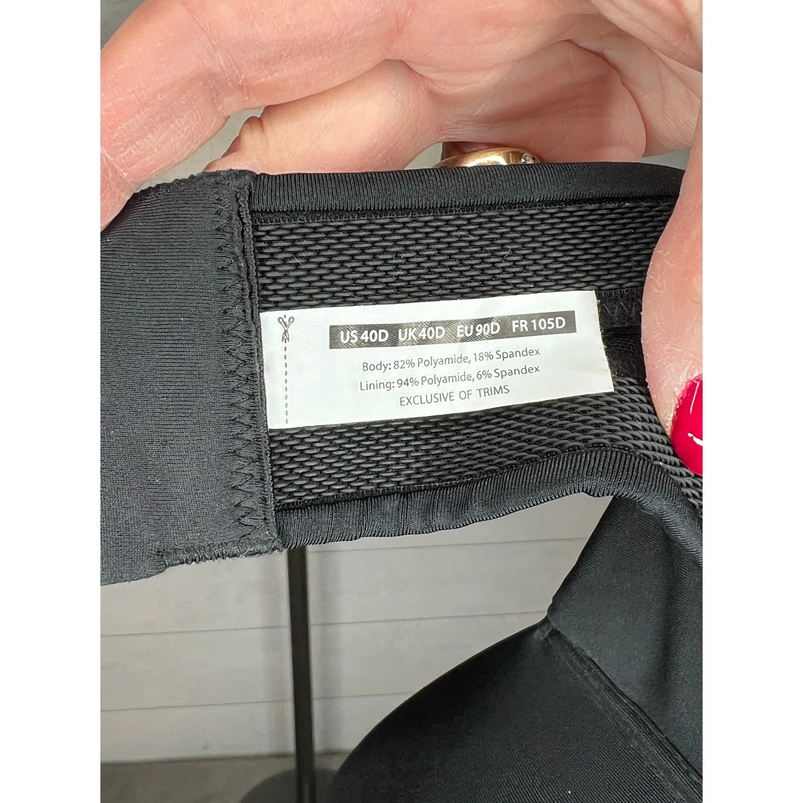 Strapless black padded push up bra Size 40D - Image 5