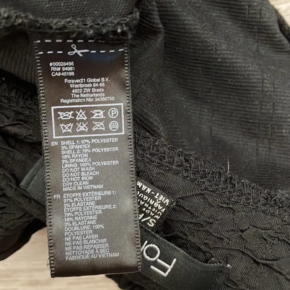 Forever 21 Black Mini Skirt with Sequins Stretchy Zip Up Back Size Small - Image 10