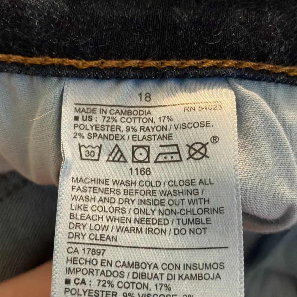 Old Navy Mid-Rise Rockstar Super Skinny, Size 18 - Image 5