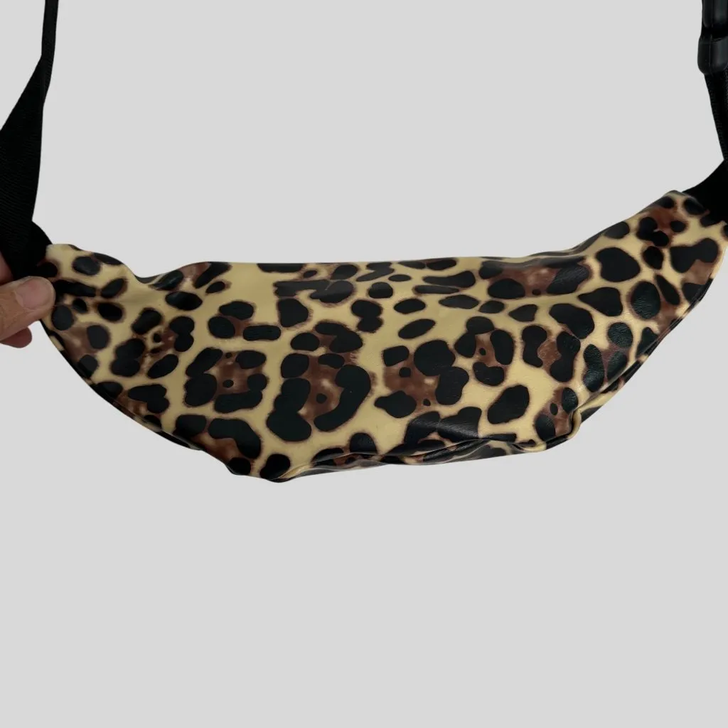 Leopard Print Adjustable Waist Fanny Pack With Zipper Closure & Black Strap - Image 2