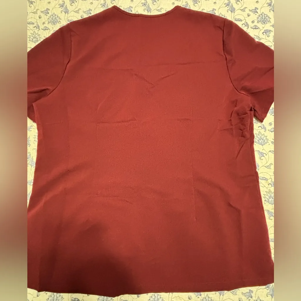 NWOT Figs Burgundy Technical Collection Scrub Top Size XL - Image 6