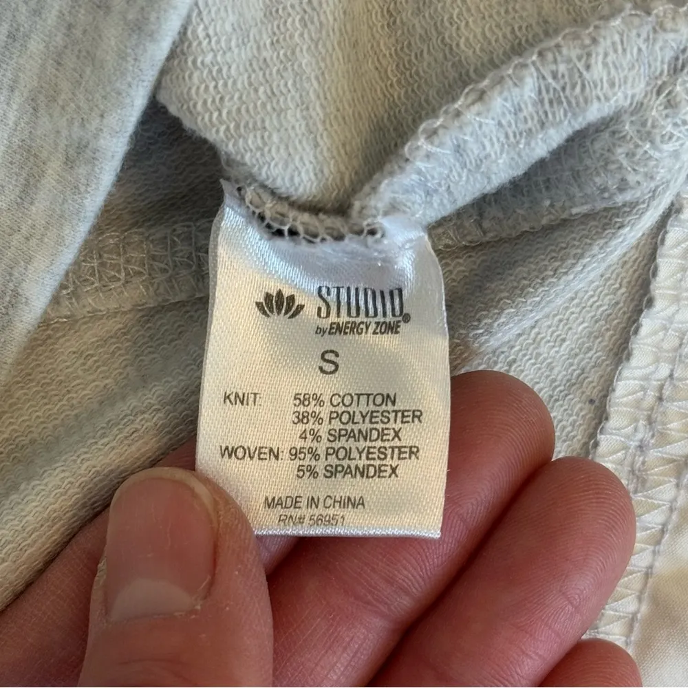 Studio by Energy Zone Women’s Zip Up Athletic Sweater Size Small Gray - Image 10