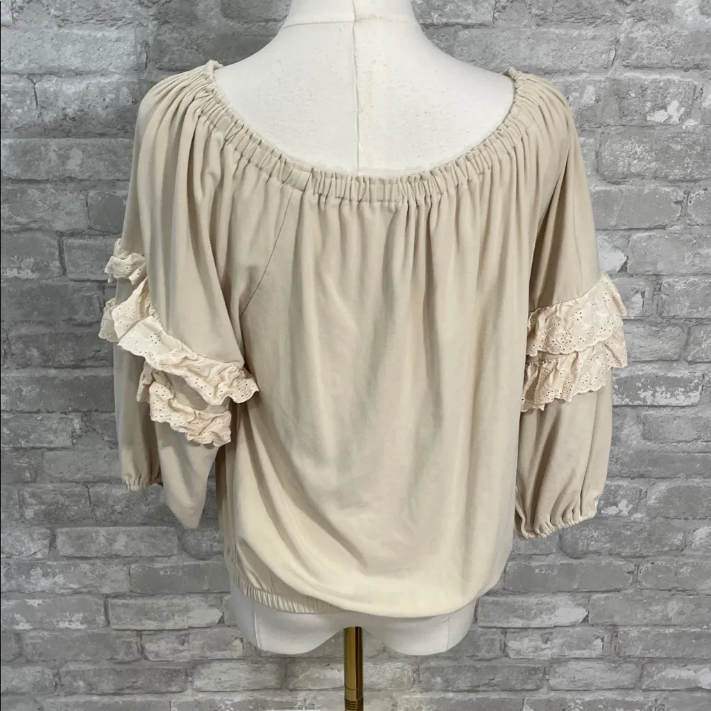Evereve Cory Knit Ruffle Off Shoulder top in Sand - Image 5