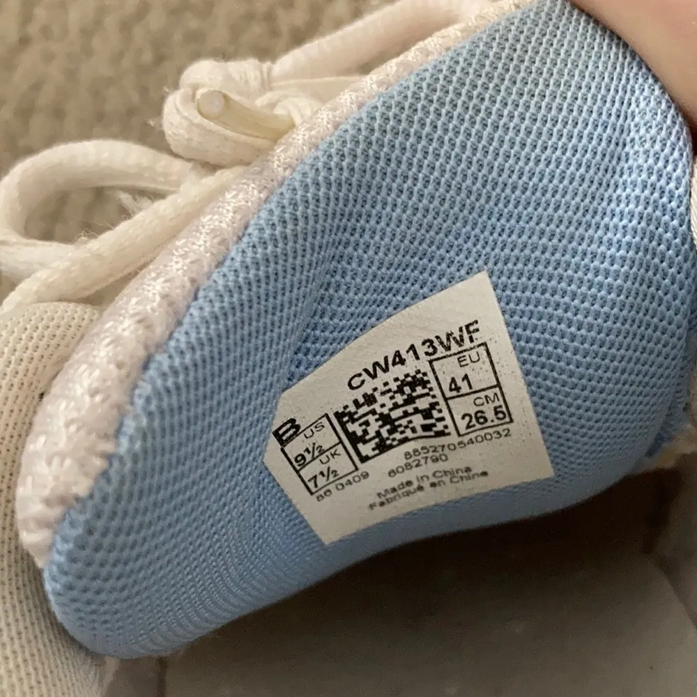 New Balance SL-2 Running White Sneakers Tennis Shoes Casual Wear Size 9.5 EUC - Image 2