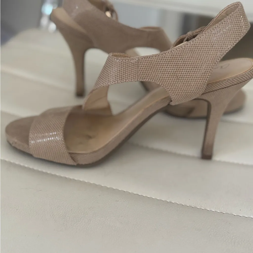 Amelia Grace‎ high Heel Sandals Womens Size 8.5 beige Open Toe Heel buckle - Image 4