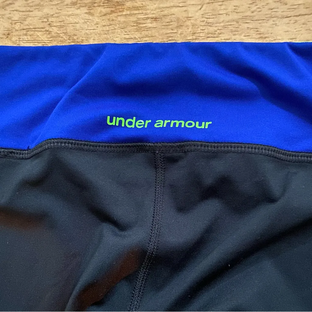 Under Armour Heat Gear Women’s Sz‎ S Fitted Black/Royal Blue Capri Leggings - Image 7