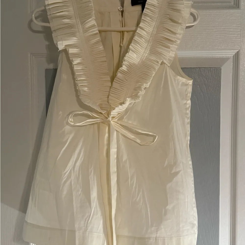 Elegant BCBGMaxAzira Cream  Ruffled V-Neck Top - Image 2