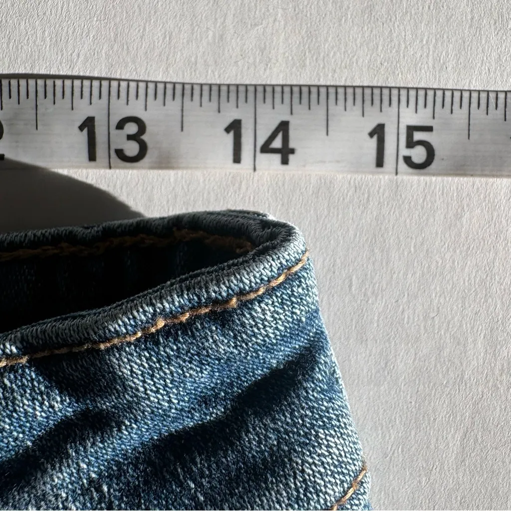 Old Navy Higher high Sky-Hi A-line secret smooth pocket denim shorts size 6 blue - Image 10