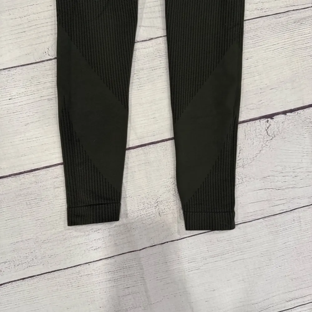 SENITA ATHLETICS Green Seamless Striped Waist High Rise Active Leggings Size S - Image 2