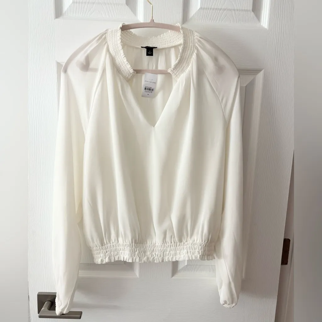 Ann‎ Taylor creamy vanilla blouse size Medium NWT - Image 2