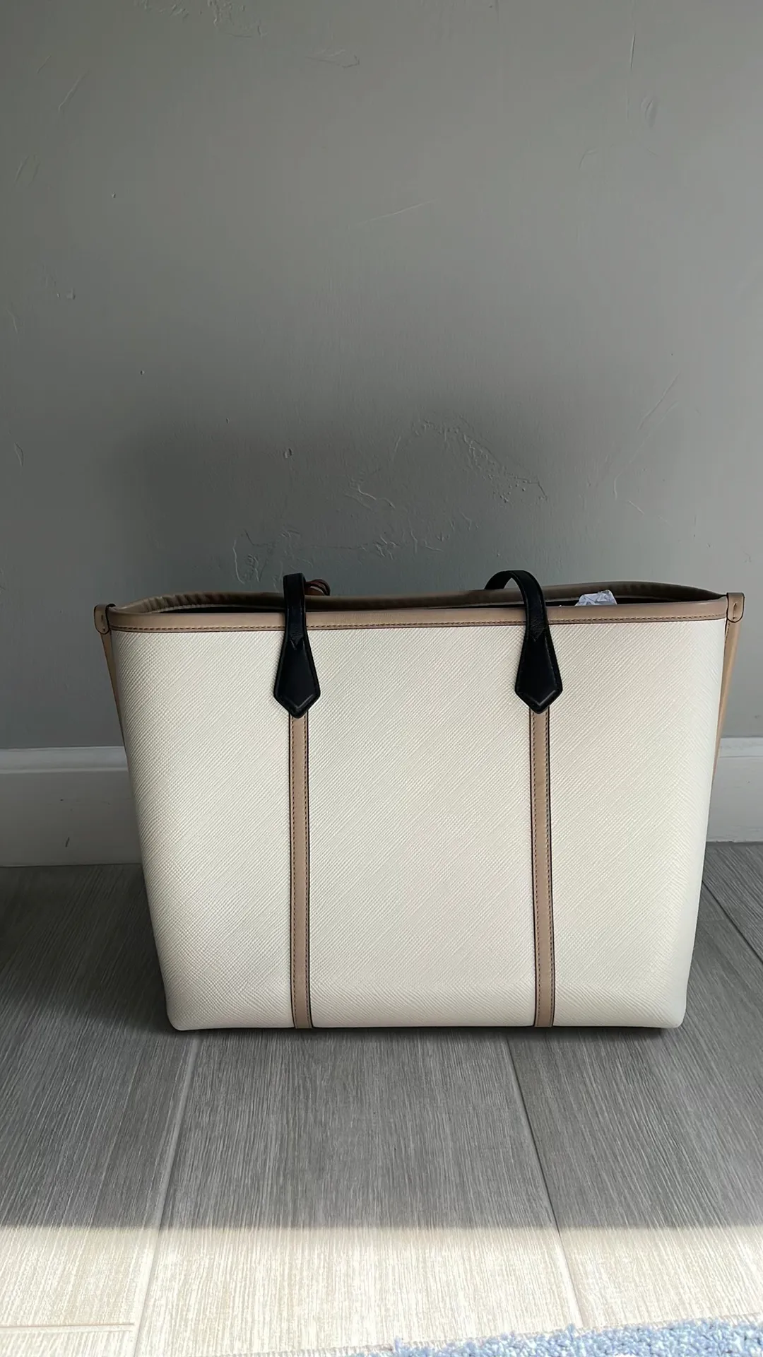 Tory Burch Authentic  Handbag - Image 4