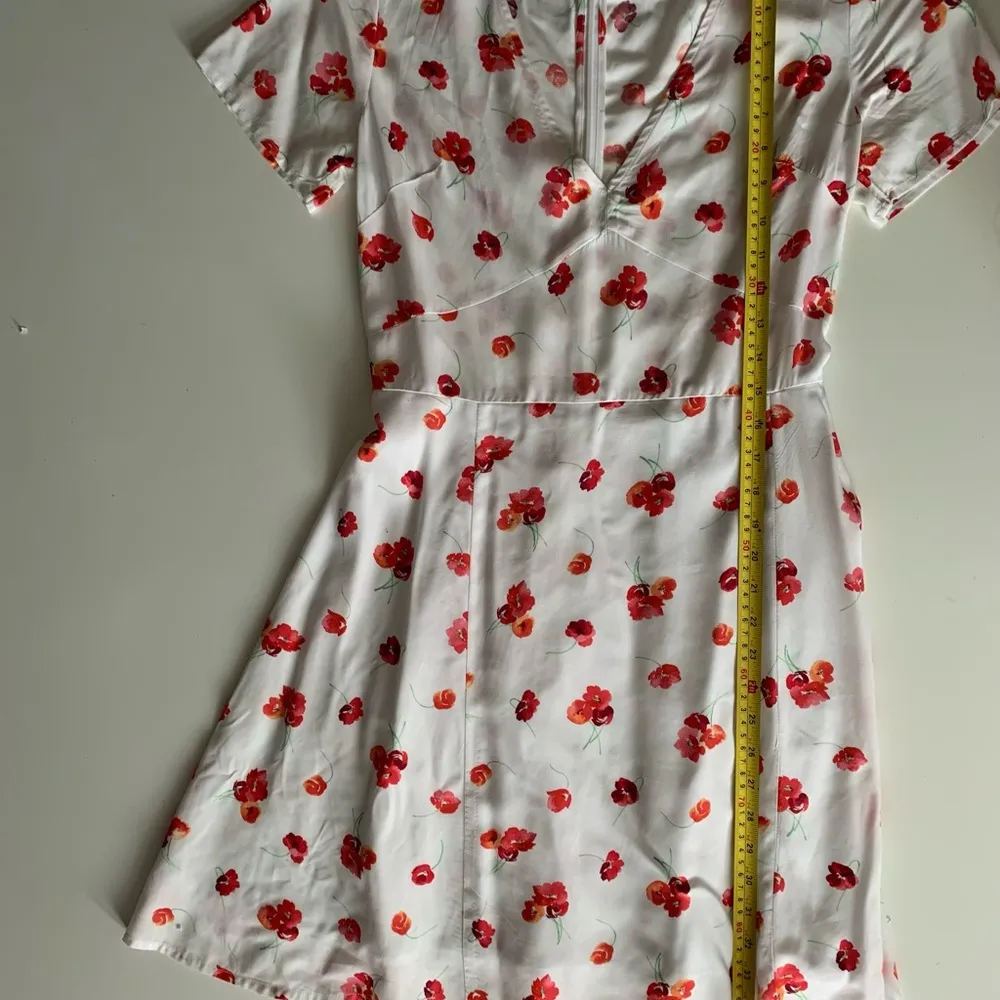 Gap white and red floral dress. Size 2 - Image 6