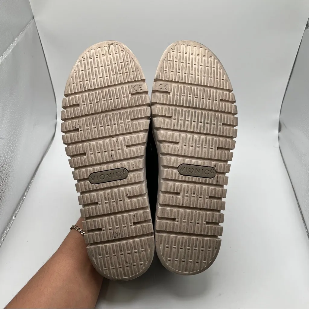 Vionic Women's Uptown size 6.5 black leather flats loafers - Image 7