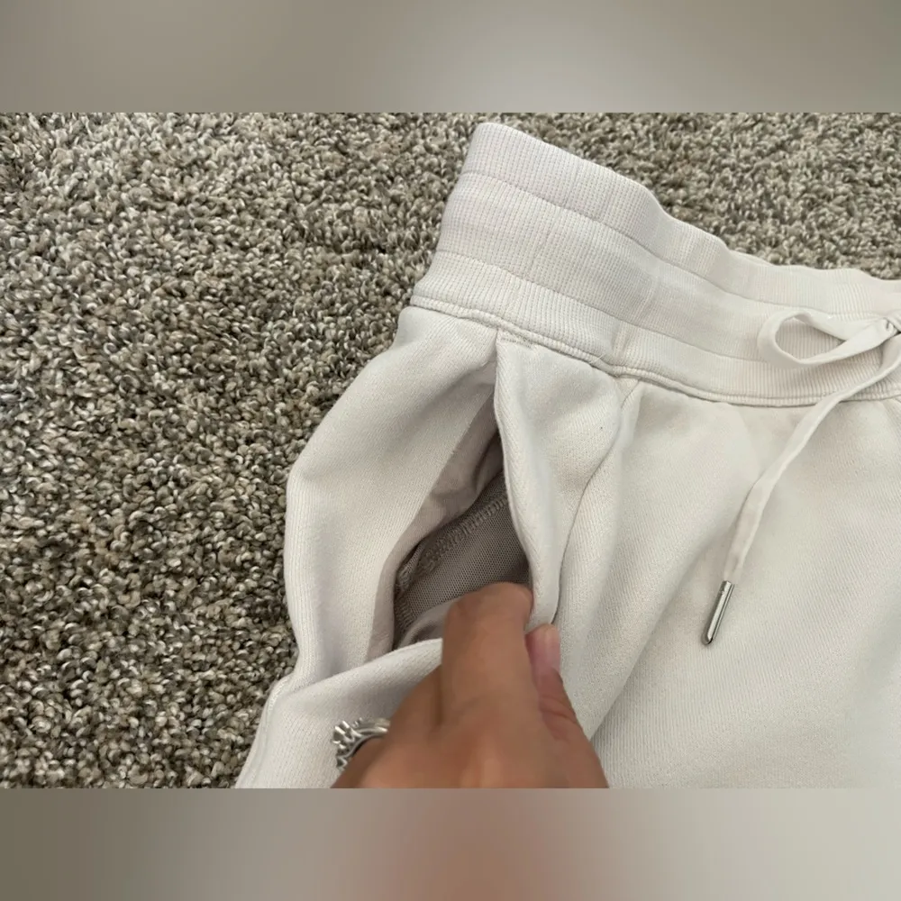 Women’s Lululemon Scuba Relaxed High-Rise Jogger Pants
White Opal Size 14 - Image 8