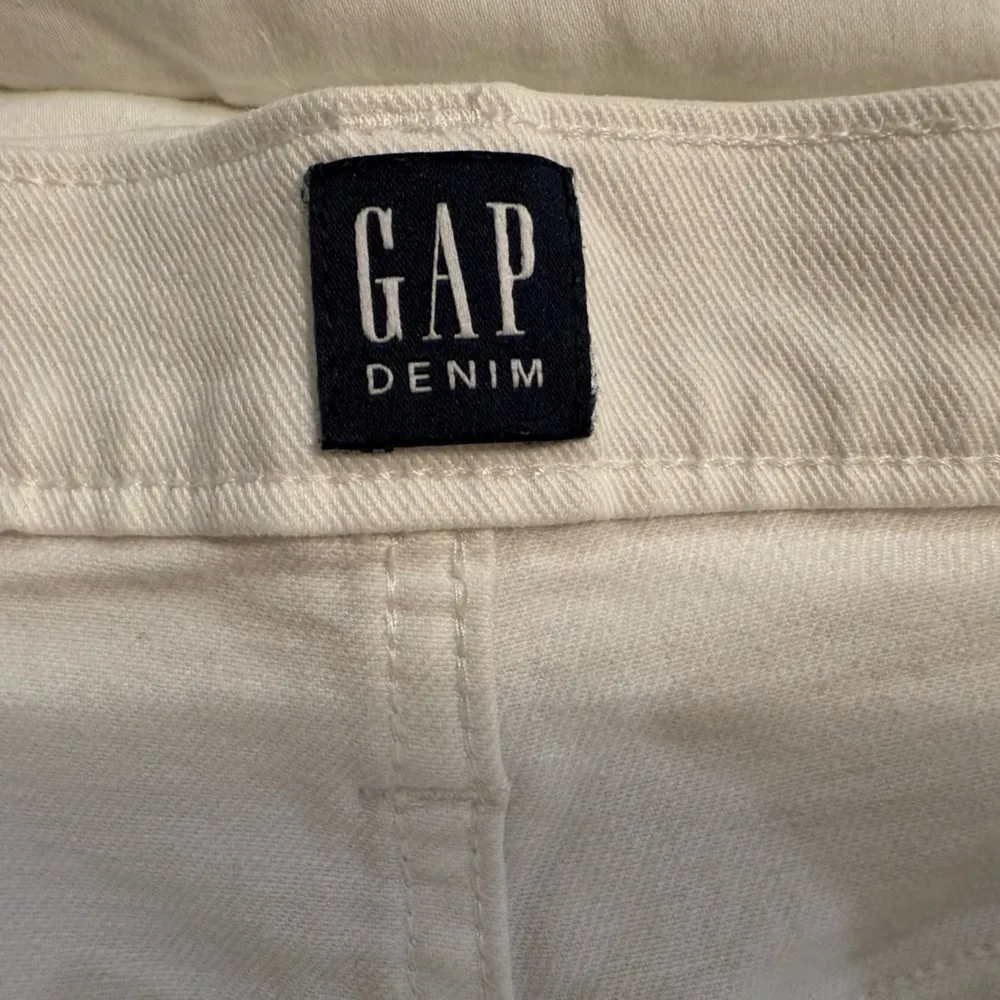 GAP Denim short. White Roll Up. 
Size 28
3 Short - Image 3