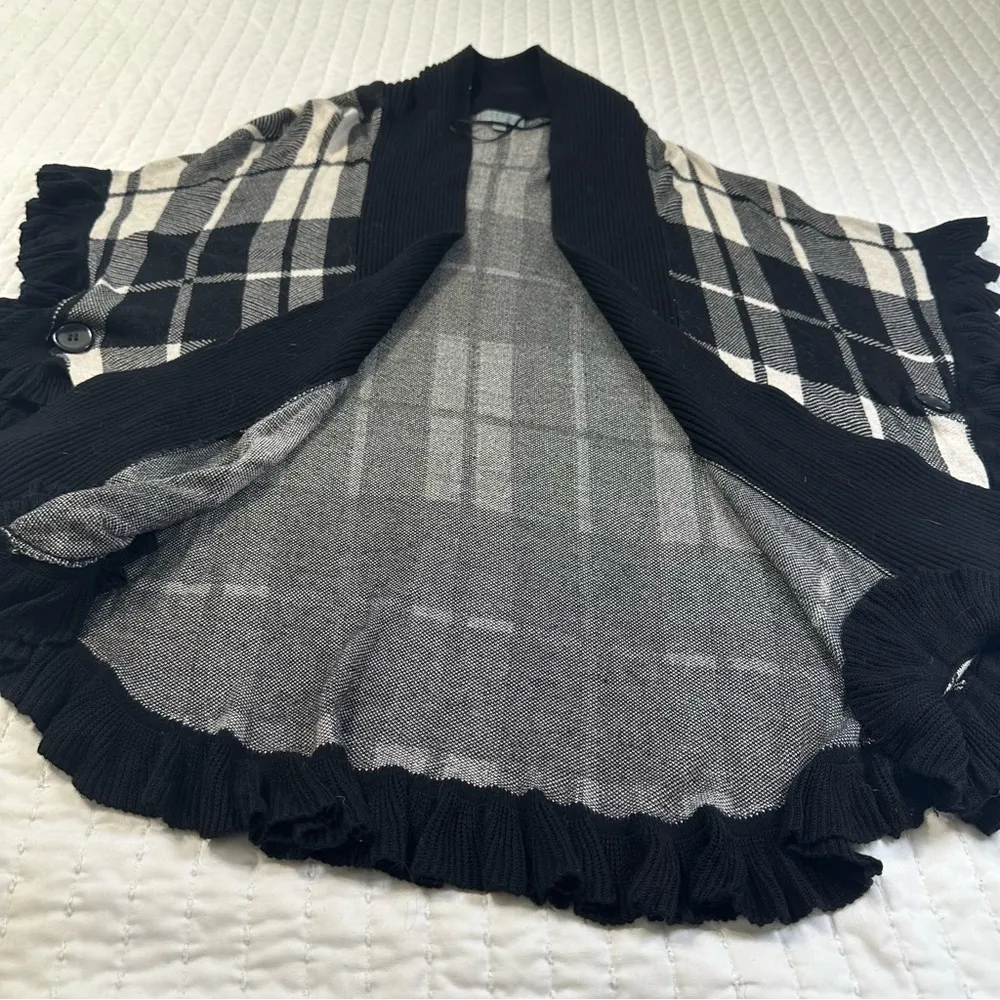 Joseph A. Preppy Women's Black and Cream Plaid Cardigan Sweater - Image 8