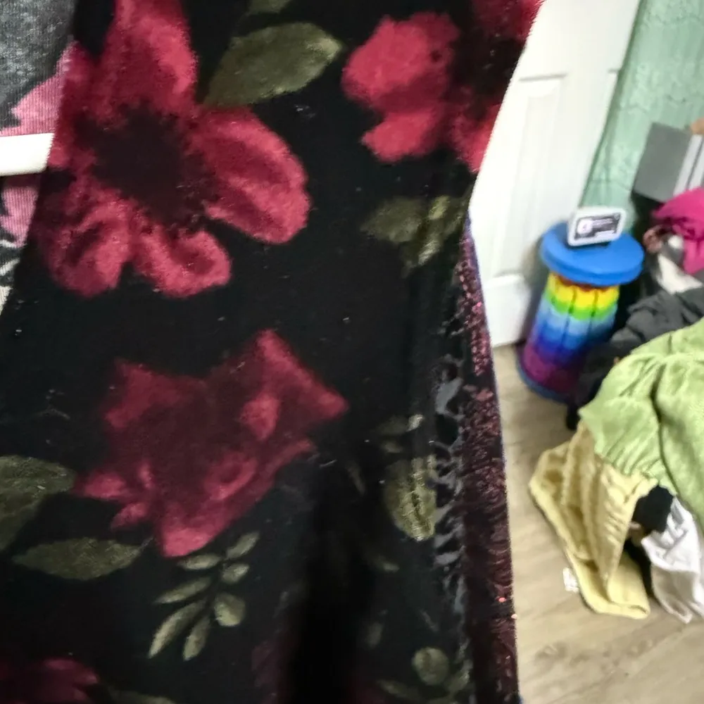 Laura Scott Black and Pink Floral Blouse​ - Image 3