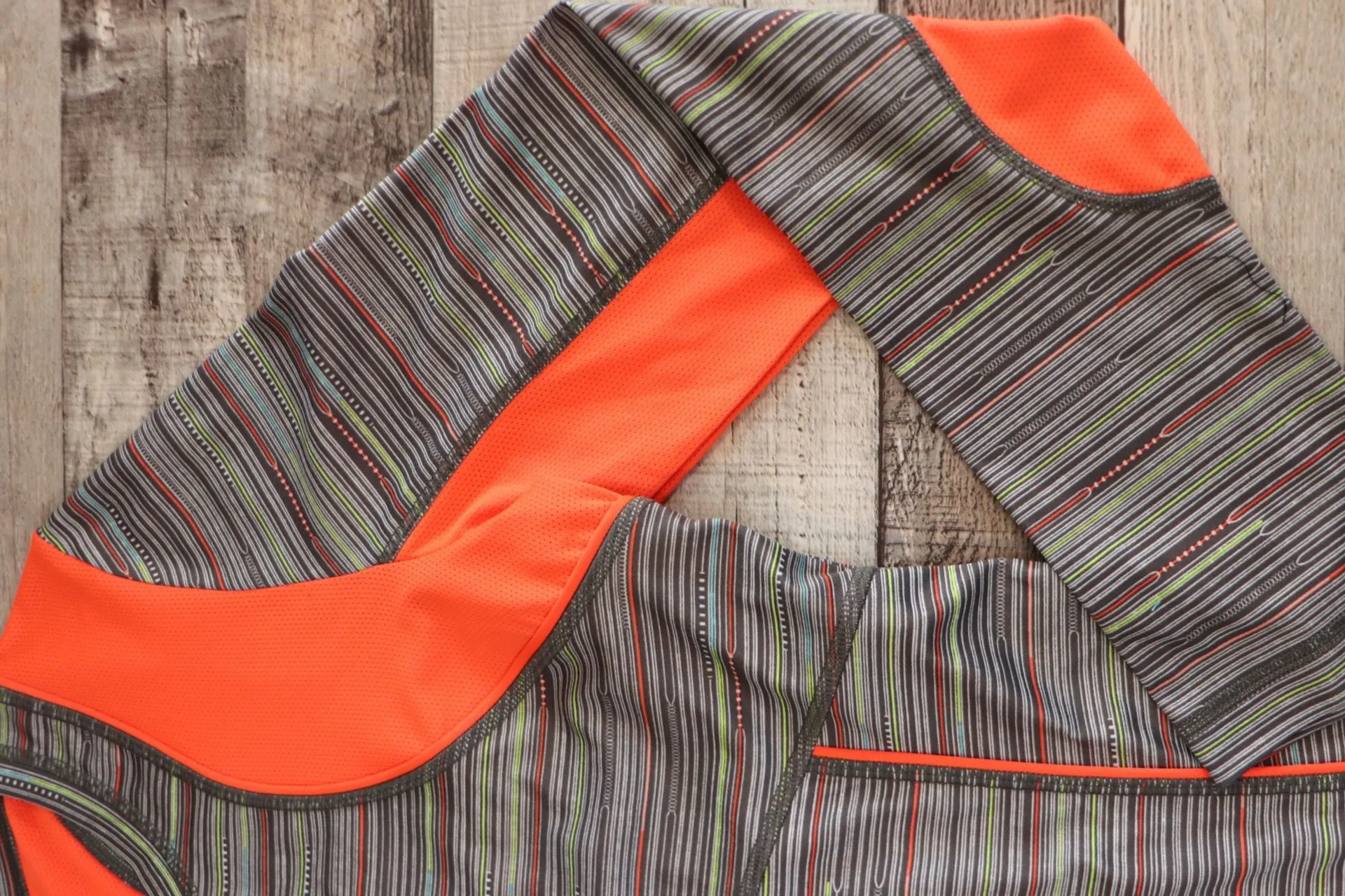 Activewear Sportswear Grey Striped Fitted Running Jogging Top Shirt MEDIUM - Image 3