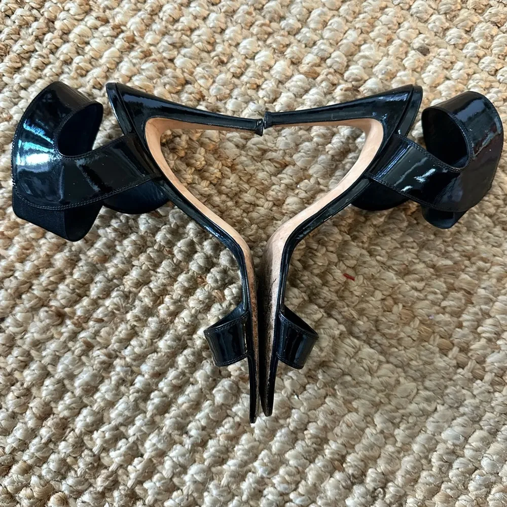 Manolo Blahnik EUC Auth  Black Patent Strap Heeled Sandals 37.5 - Image 6