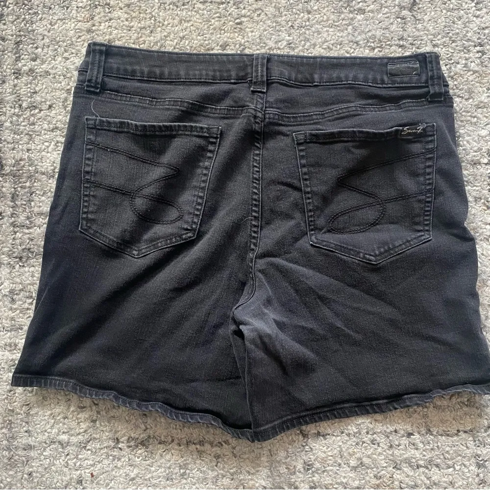 •Seven7 mom shorts• Size 16 - Image 6