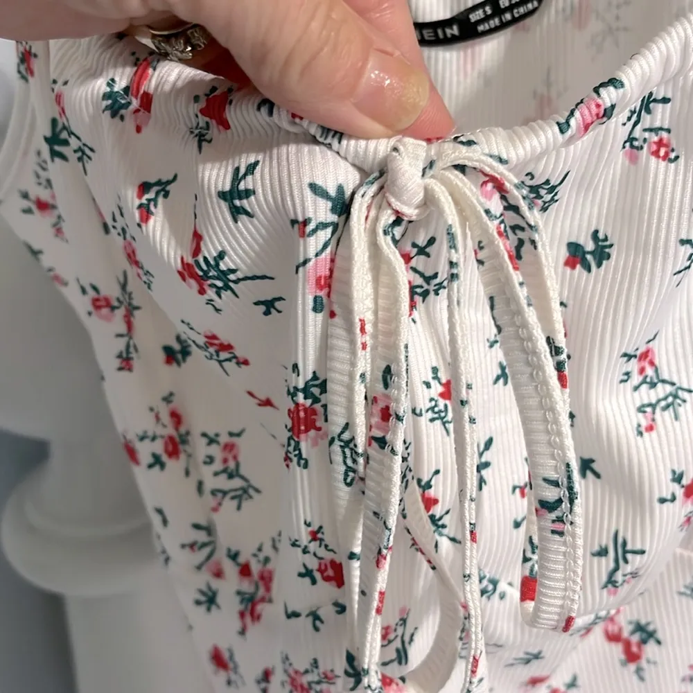 White Floral Flirty Crop Top Spaghetti Strap - Image 8