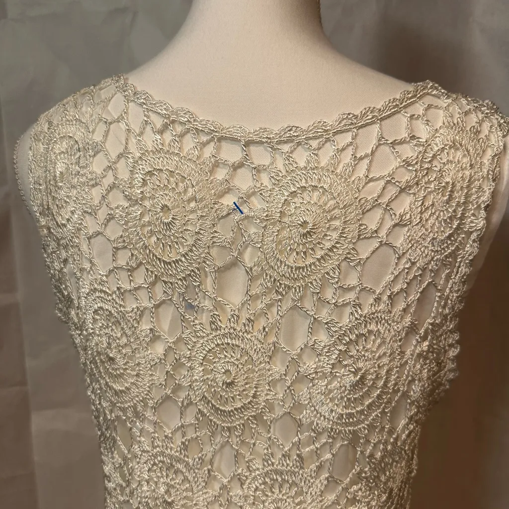 Elegant Lace Sleeveless Top Size M - Image 8