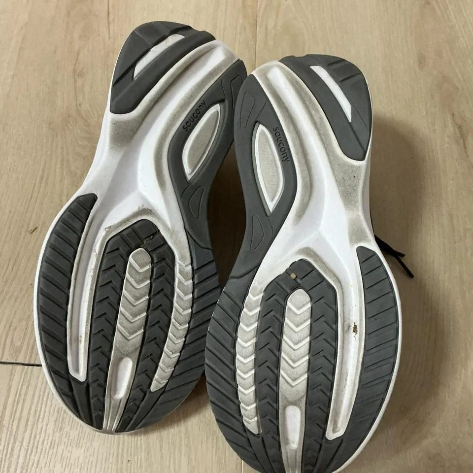 Saucony Guide 16 Running Shoes Black Low‎ Top Athletic Sneakers - Image 5