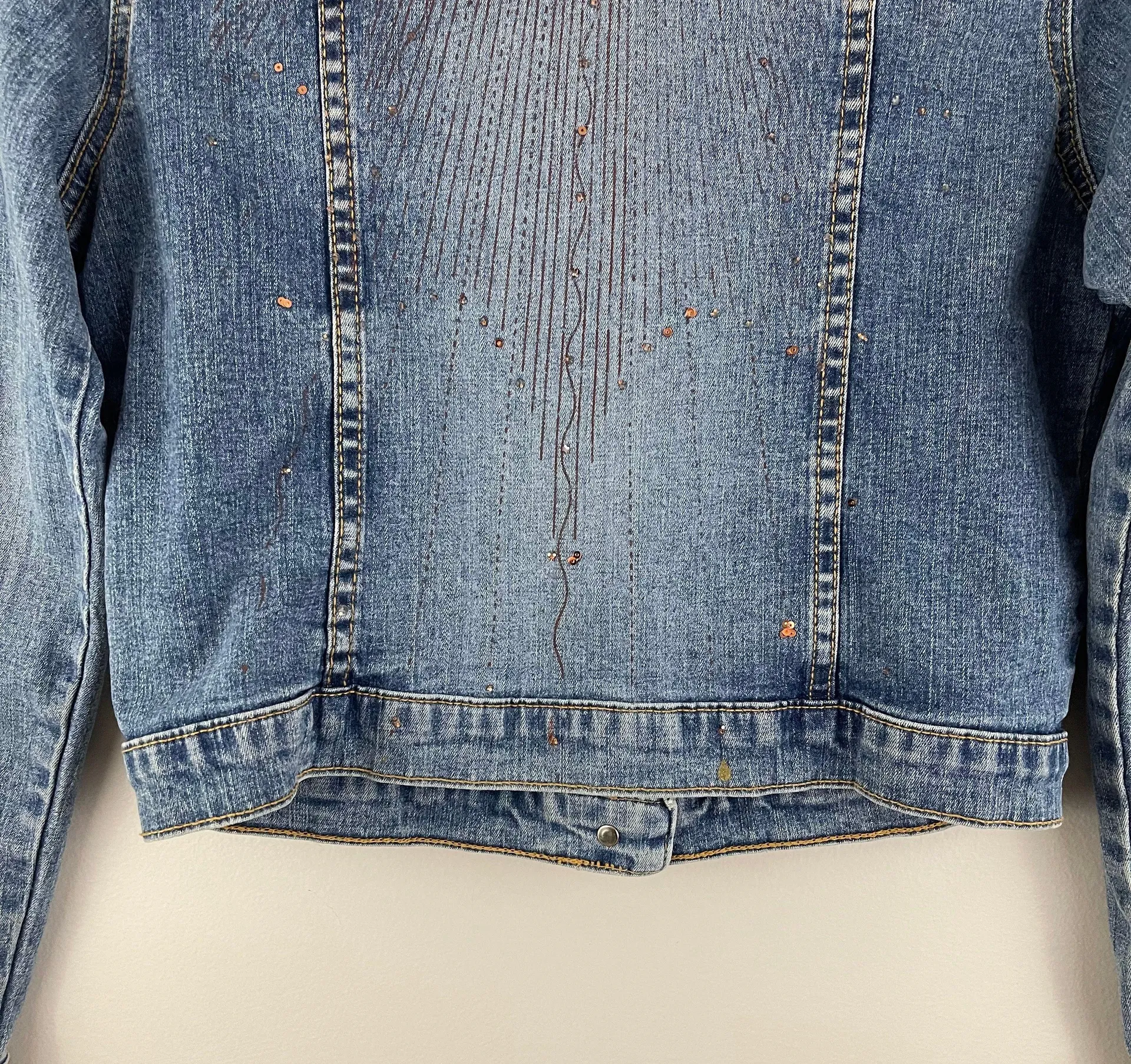Vintage Y2K Light Wash Faded Denim Multicolor Fabric Fringe Graphic Jean Jacket Blue - Image 8