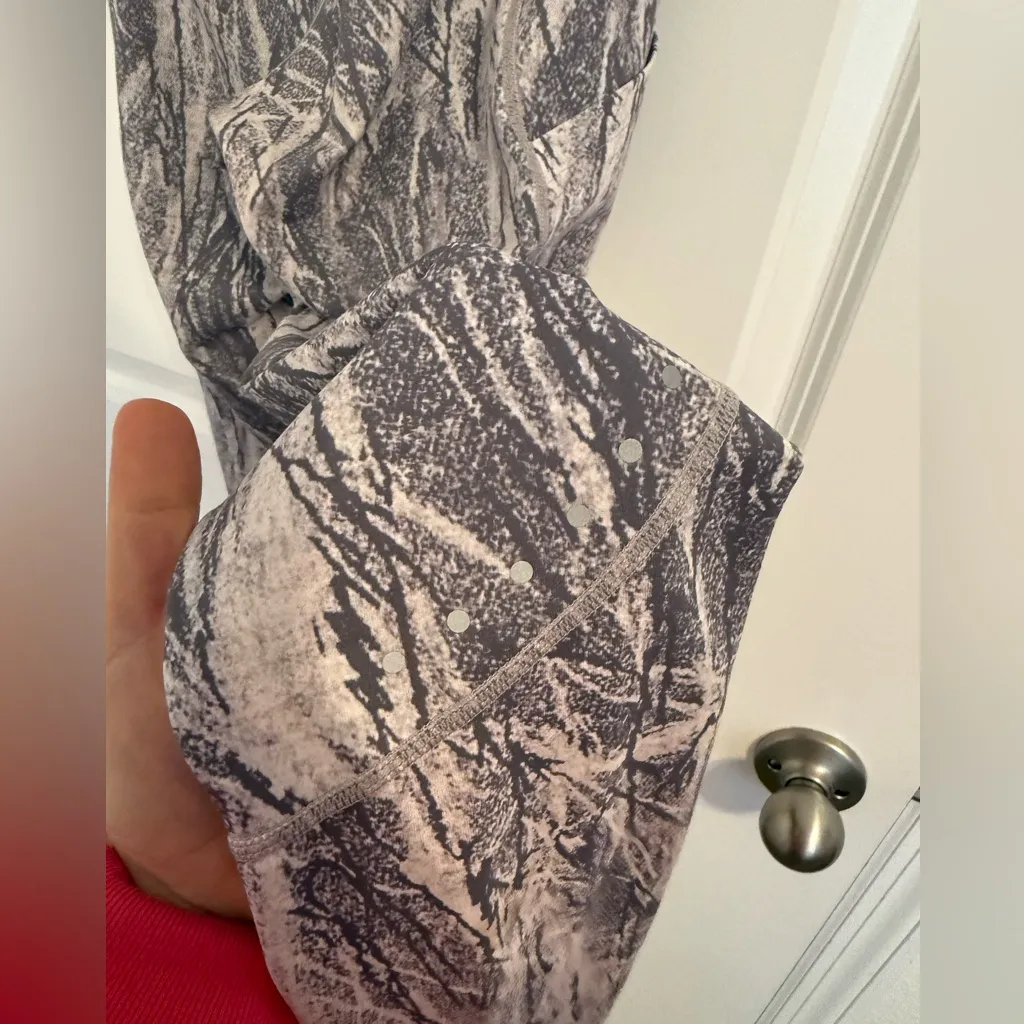 P'tula Chandre Birch Marble Leggings Medium Gray - Image 6