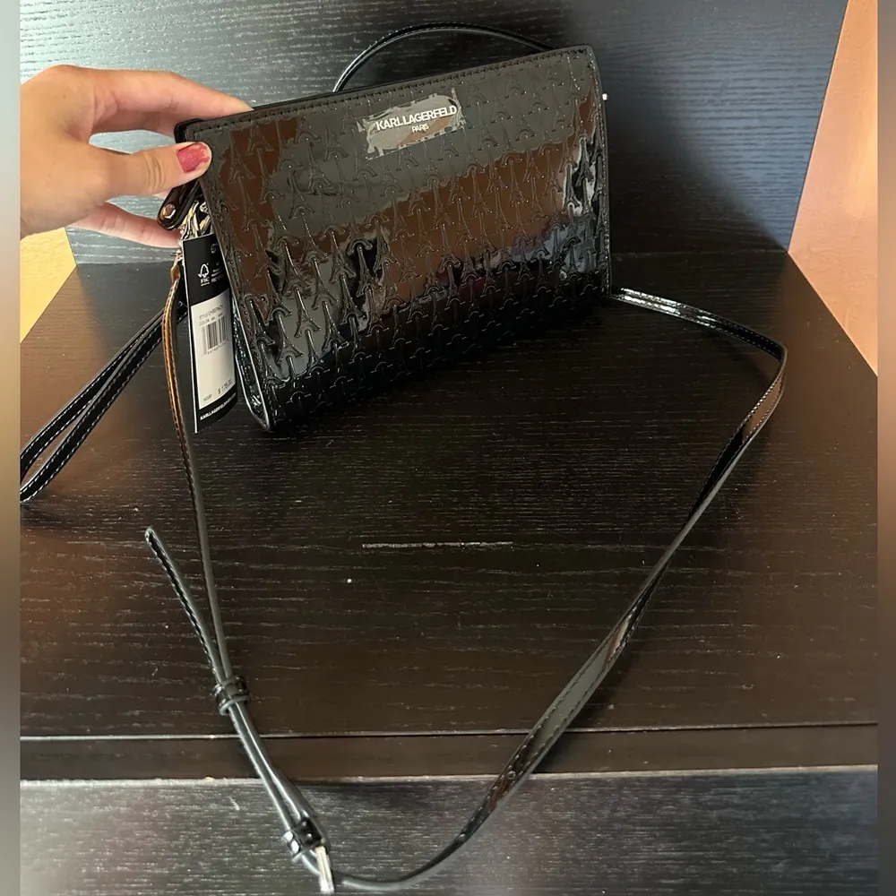 $178 KARL LAGERFELD shinny PATENT LEATHER detachable Crossbody/Wristlet 2 straps - Image 2