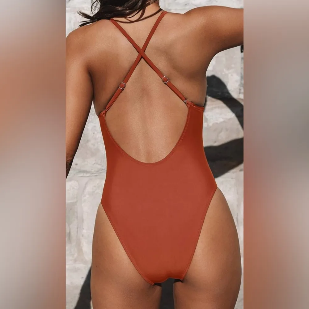 Cupshe NWT  One Piece Bathing Suit Deep V Neck Crisscross Back brick red size M - Image 2