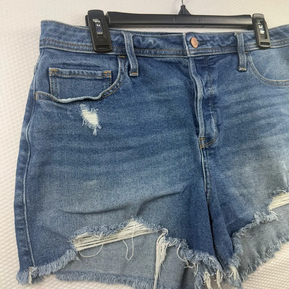 Hollister Ultra High Rise Mom shorts Sz 15 (W32) - Image 2