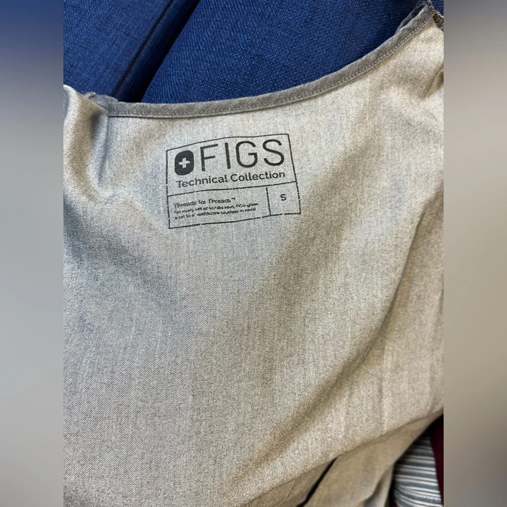 FIGS Technical‎ Casma Three-Pocket Scrub Top – Graphite Grey, Women’s Size S - Image 6