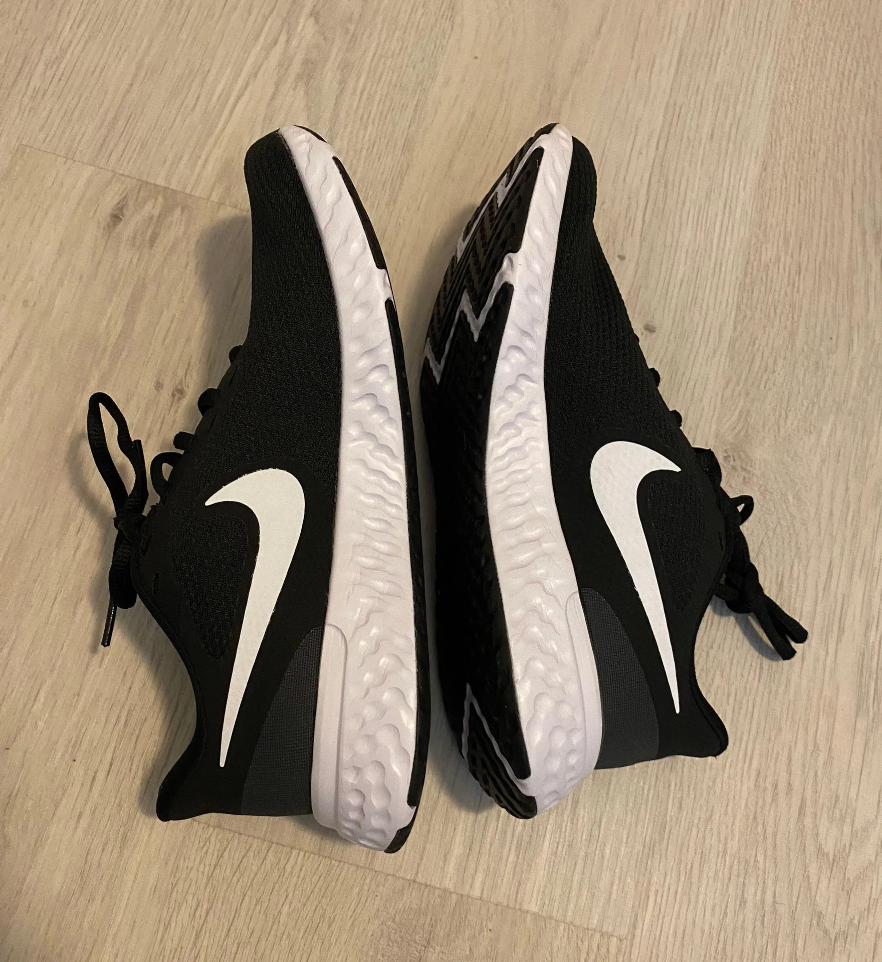 Nike Sneakers Women NEVER WORN - Image 5