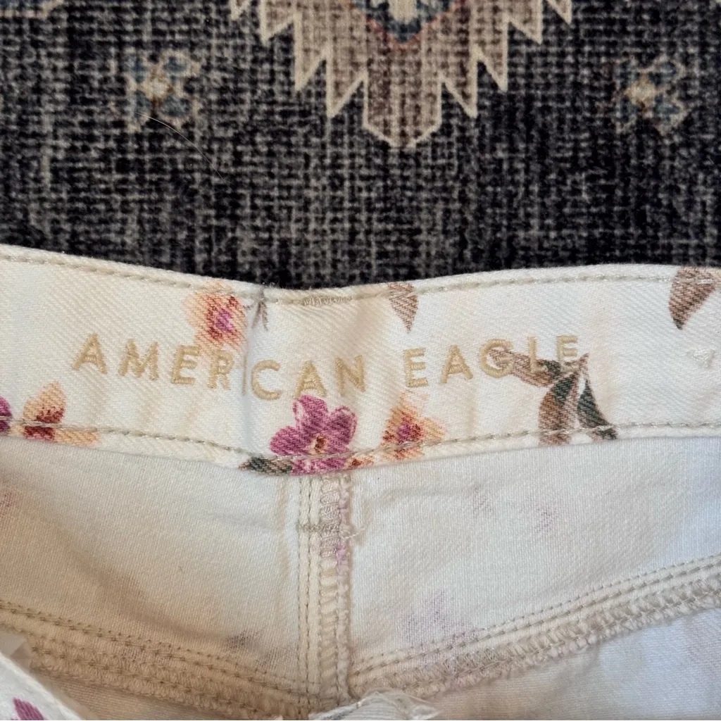 American Eagle White Floral Denim Mom Shorts Women’s Size 4 100% Cotton - Image 11