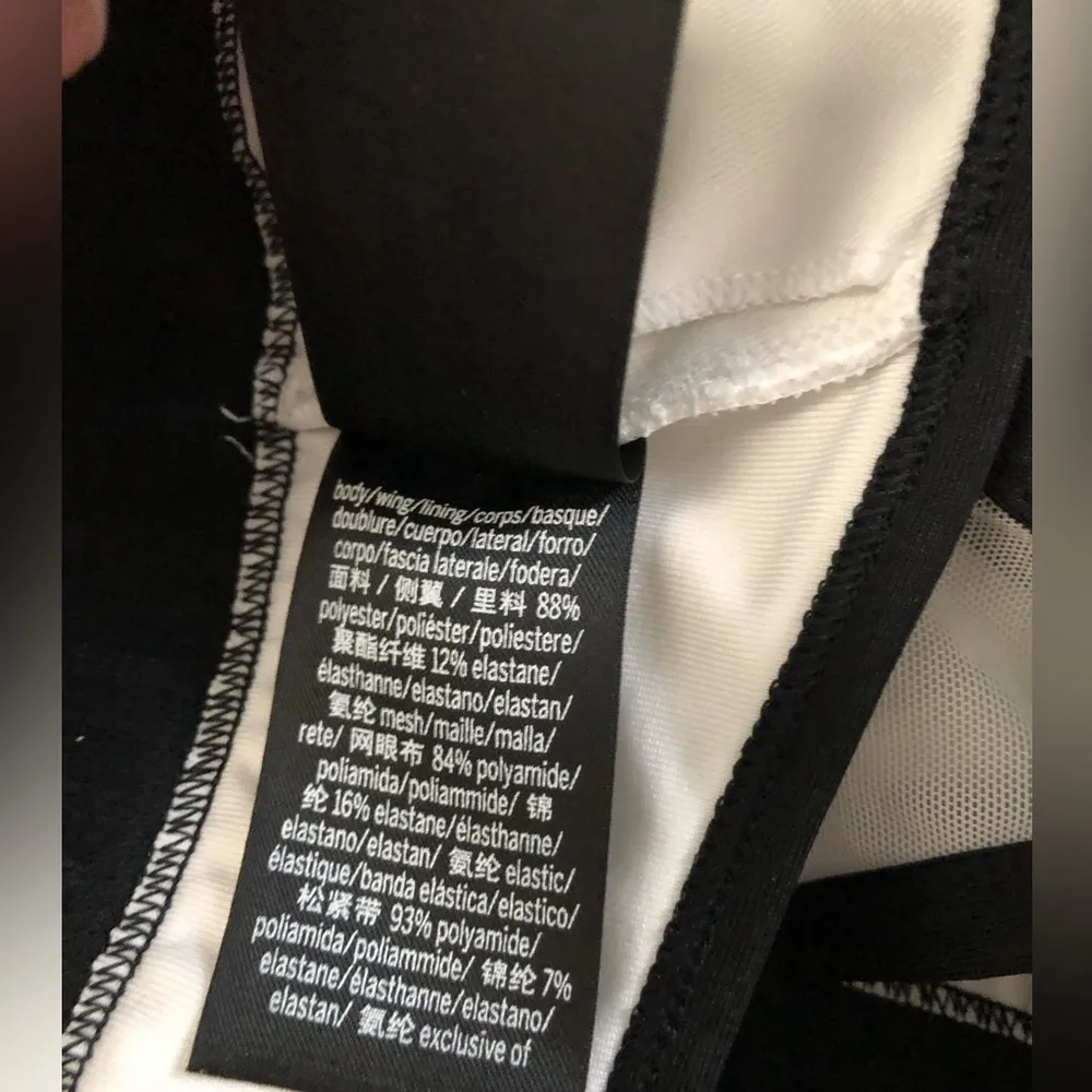 Pink Victoria’s Secret ultimate lightly lined sports bra white/black large - Image 5