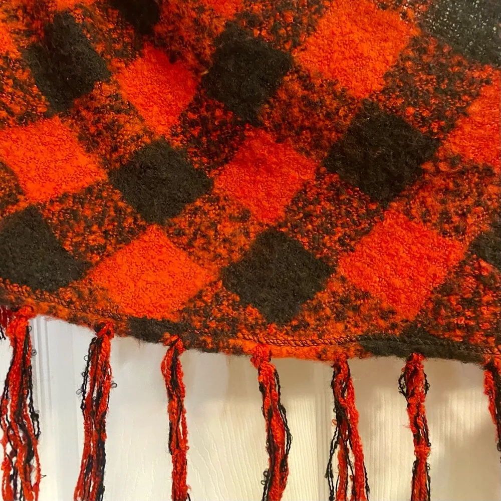 Classic Red & Black Buffalo Plaid Tassel Scarf Unisex Womens One Size - Image 4